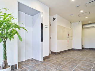 1階エレベーター前